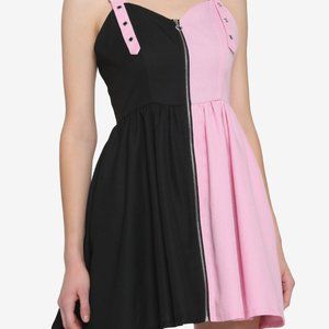 NWT Hot Topic Pink and Black Heart Zip Dress